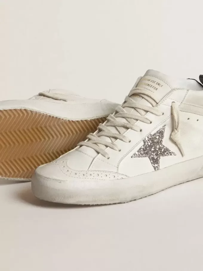 Mid Star da donna con stella glitterata argento e linguetta laminata nera sul tallone Mid Star da donna con stella glitterata argento e linguetta laminata nera sul tallone