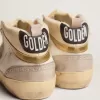 Mid Star da donna con stella in pelle scamosciata grigio chiaro e dettagli dorati