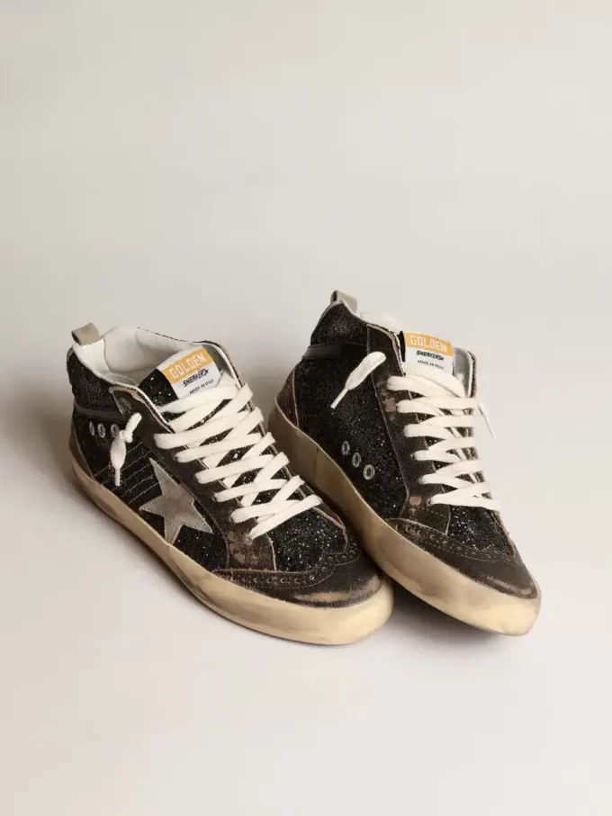 Mid Star da donna in nero glitterato con stella e linguetta sul tallone in pelle scamosciata grigio tortora Mid Star da donna in nero glitterato con stella e linguetta sul tallone in pelle scamosciata grigio tortora