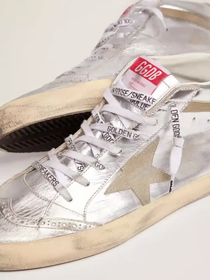 Mid Star da donna in pelle laminata argento con stella grigio tortora