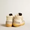 Mid Star LTD con stella in pelle scamosciata perlata e linguetta sul tallone in maglia beige