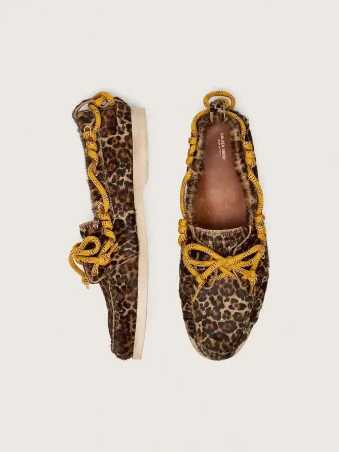 Mocassino Cruise da donna in pelle di pony con stampa leopardata e lacci da trekking gialli Mocassino Cruise da donna in pelle di pony con stampa leopardata e lacci da trekking gialli