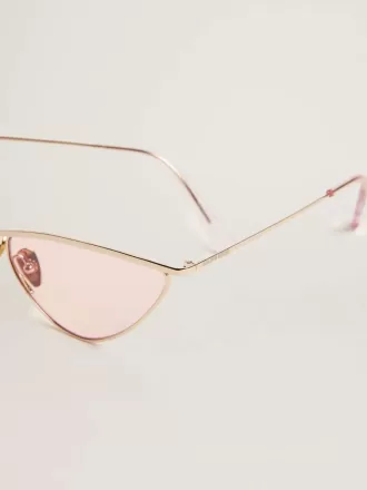 Montatura da sole stile cat-eye con telaio e lenti rosa Montatura da sole stile cat-eye con telaio e lenti rosa