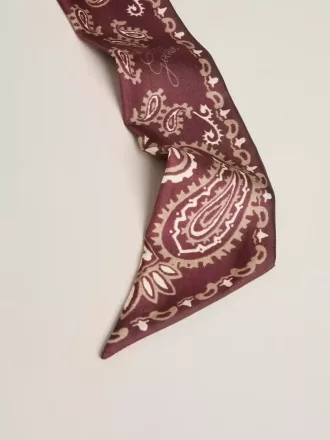 Nastro in twill di seta bordeaux con motivo paisley Nastro in twill di seta bordeaux con motivo paisley
