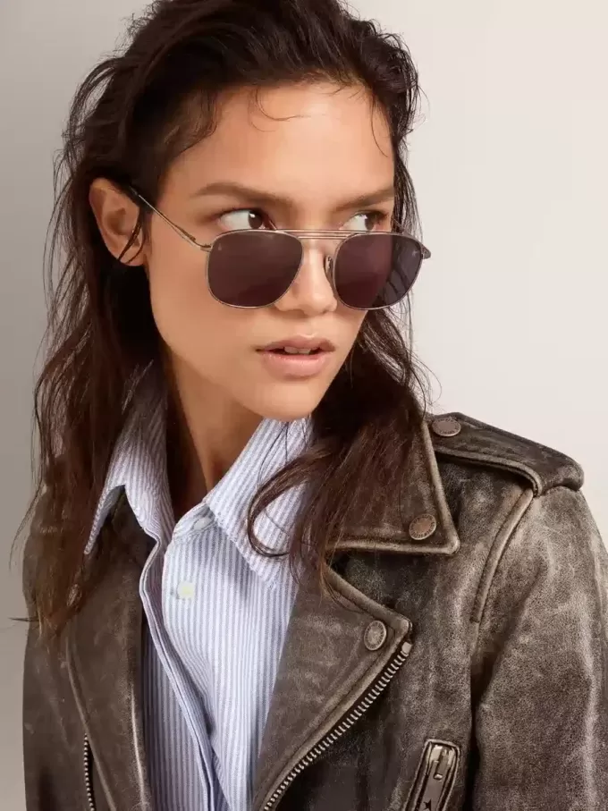 Occhiali da sole aviator Roger con montatura nera e lenti nere Occhiali da sole aviator Roger con montatura nera e lenti nere