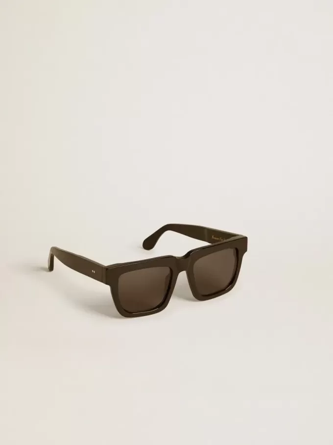 Occhiali da sole Jamie di forma quadrata con montatura nera e logo dorato Occhiali da sole Jamie di forma quadrata con montatura nera e logo dorato