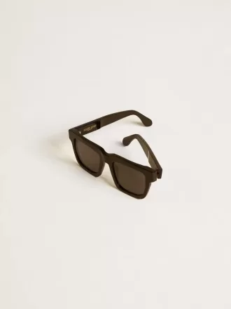 Occhiali da sole Jamie di forma quadrata con montatura nera e logo dorato Occhiali da sole Jamie di forma quadrata con montatura nera e logo dorato