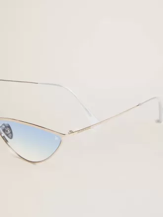 Occhiali da sole modello cat-eye con montatura argento e lenti blu Occhiali da sole modello cat-eye con montatura argento e lenti blu