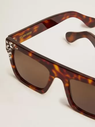 Occhiali da sole modello quadrato con montatura havana e cristalli Occhiali da sole modello quadrato con montatura havana e cristalli