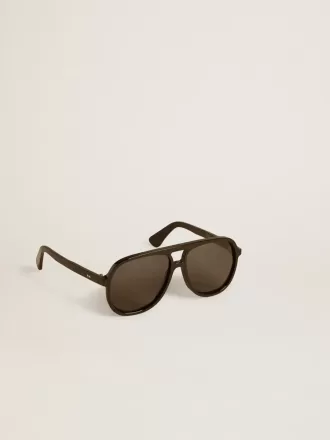 Occhiali da sole stile aviator con montatura e lenti nere