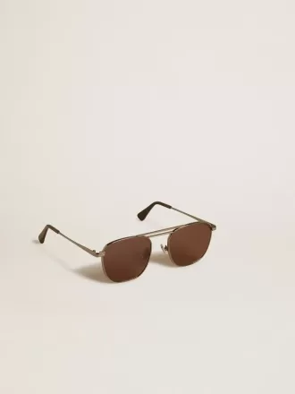 Occhiali da sole stile aviator con montatura e lenti nere