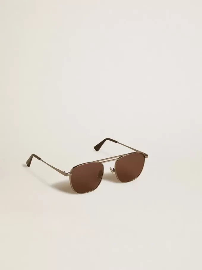 Occhiali da sole stile aviator con montatura e lenti nere Occhiali da sole stile aviator con montatura e lenti nere