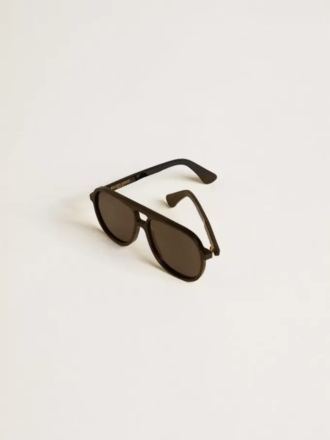 Occhiali da sole stile aviator con montatura e lenti nere Occhiali da sole stile aviator con montatura e lenti nere