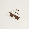 Occhiali da sole stile aviator con montatura e lenti nere Occhiali da sole stile aviator con montatura e lenti nere