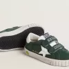 Old School Junior in pelle scamosciata verde con stella e linguetta sul tallone in pelle bianca Old School Junior in pelle scamosciata verde con stella e linguetta sul tallone in pelle bianca