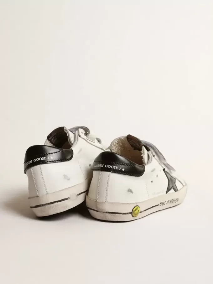 Old School Young con stella in pelle metallizzata e linguetta nera sul tallone