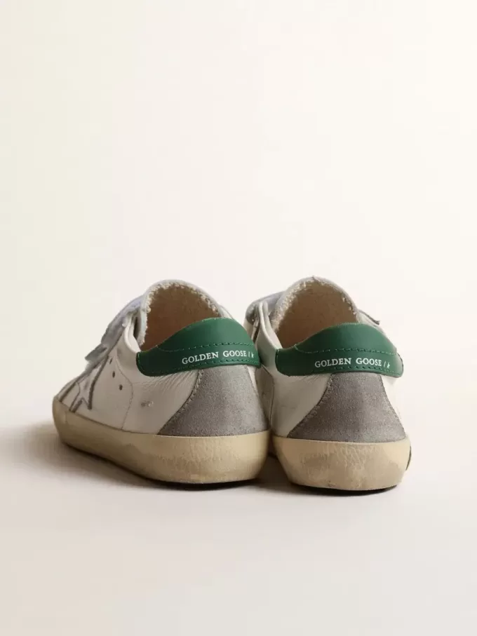 Old School Young con stella in pelle metallizzata e linguetta verde sul tallone Old School Young con stella in pelle metallizzata e linguetta verde sul tallone