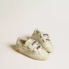 Old School Young con stella in pelle scamosciata e linguetta sul tallone in pelle metallizzata Old School Young con stella in pelle scamosciata e linguetta sul tallone in pelle metallizzata