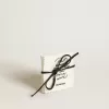 Lacciatura maschile con clip color oro antico e scritte dorate