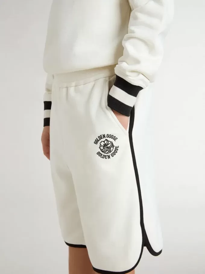 Pantaloncini bianchi da bambino con logo ricamato