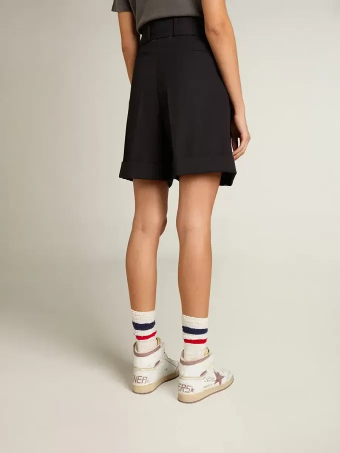 Pantaloncini da donna in gabardine di lana nera con cintura in vita Pantaloncini da donna in gabardine di lana nera con cintura in vita