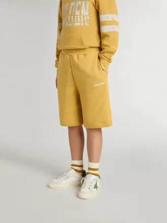 Pantaloncini da jogging per bambini in giallo ocra con ricamo