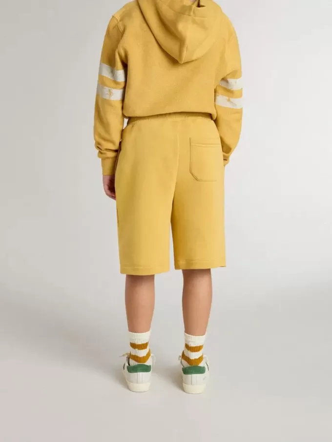 Pantaloncini da jogging per bambini in giallo ocra con ricamo