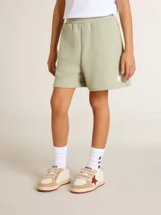 Pantaloncini verde chiaro con stella bianca Pantaloncini verde chiaro con stella bianca