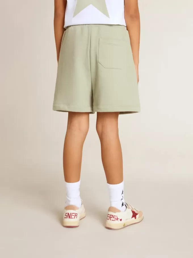 Pantaloncini verde chiaro con stella bianca Pantaloncini verde chiaro con stella bianca
