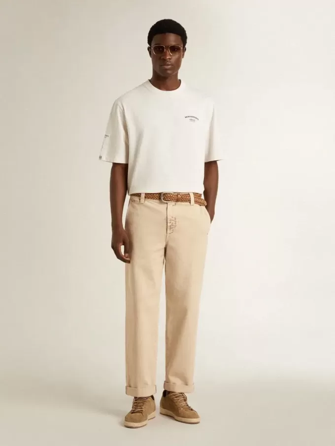 Pantaloni chino da uomo beige con finitura effetto vissuto