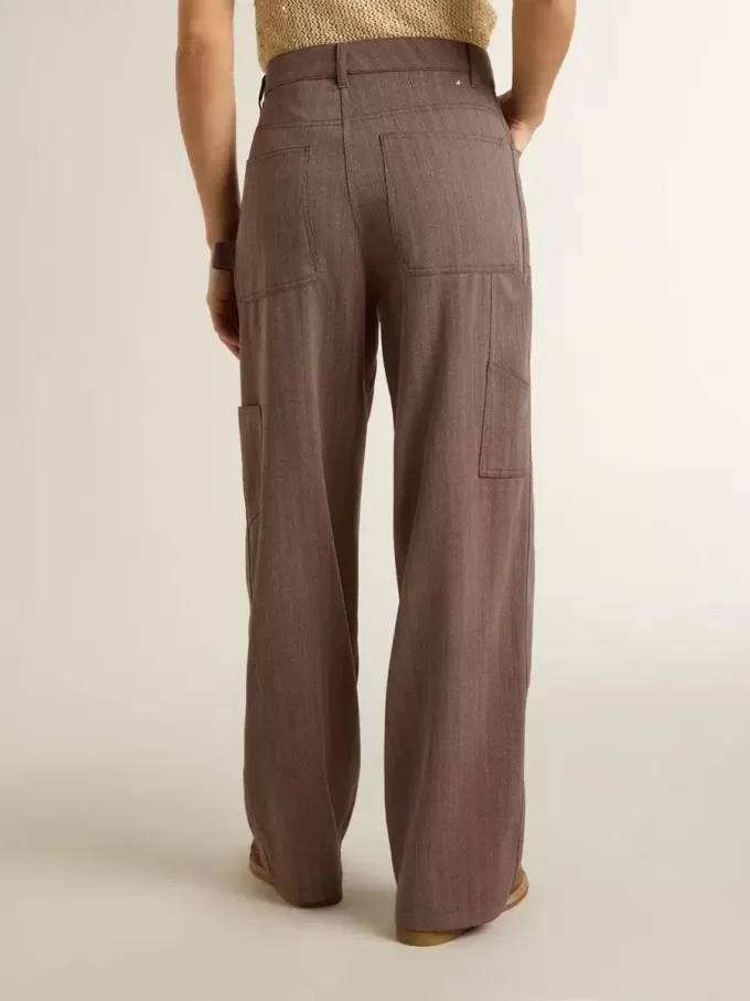 Pantaloni da donna in misto lana con micro chevron marrone chiaro Pantaloni da donna in misto lana con micro chevron marrone chiaro