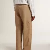Pantaloni da uomo beige con toppe