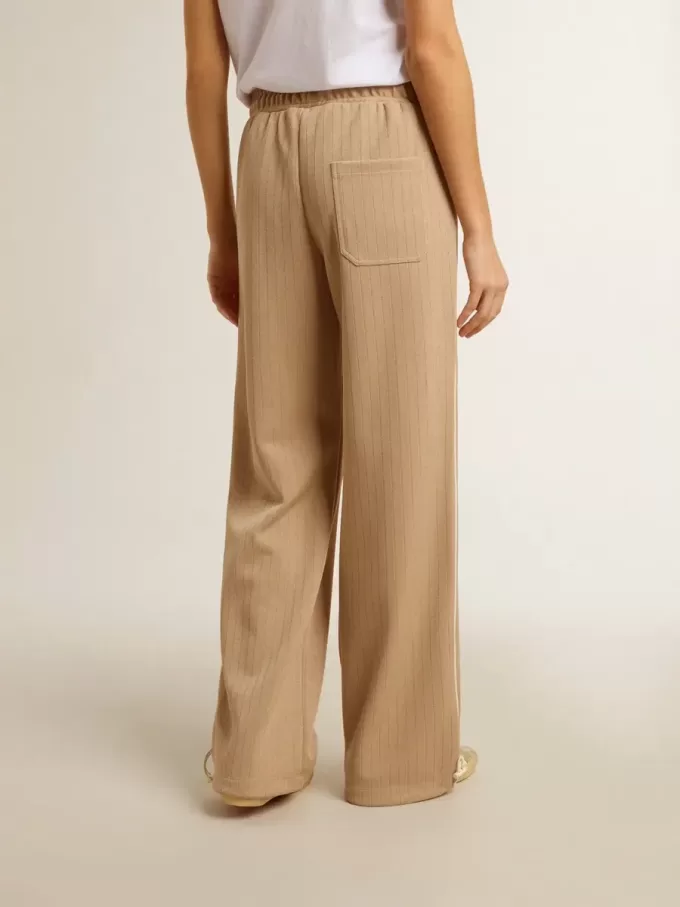 Pantaloni jogging da donna beige chiaro con logo bianco Pantaloni jogging da donna beige chiaro con logo bianco