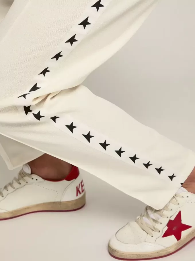 Pantaloni jogging da uomo bianchi con stelle nere sui lati Pantaloni jogging da uomo bianchi con stelle nere sui lati