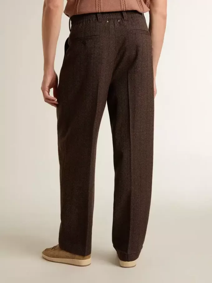 Pantaloni jogging da uomo in lana marrone scuro con motivo a righe sottili
