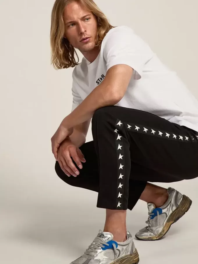 Pantaloni jogging da uomo neri con stelle bianche sui lati Pantaloni jogging da uomo neri con stelle bianche sui lati