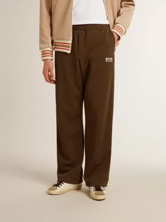 Pantaloni jogging da uomo verde militare con logo bianco Pantaloni jogging da uomo verde militare con logo bianco