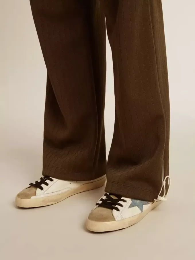 Pantaloni jogging da uomo verde militare con logo bianco Pantaloni jogging da uomo verde militare con logo bianco