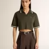 Polo corta da donna in jersey verde militare con ricami Polo corta da donna in jersey verde militare con ricami