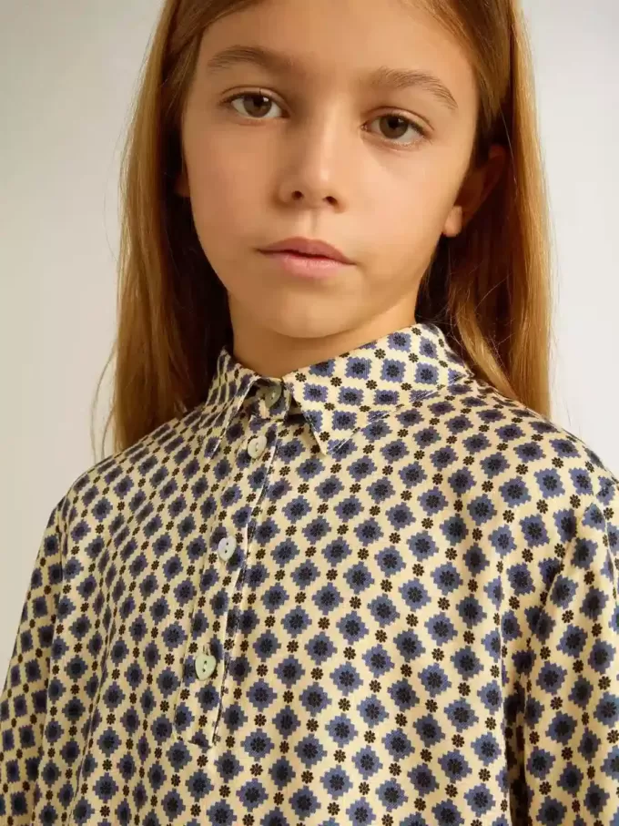 Polo da bambina con stampa geometrica Polo da bambina con stampa geometrica