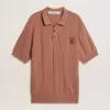 Polo da uomo color mattone con logo ricamato. Polo da uomo color mattone con logo ricamato.