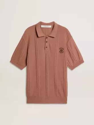 Polo da uomo color mattone con logo ricamato. Polo da uomo color mattone con logo ricamato.