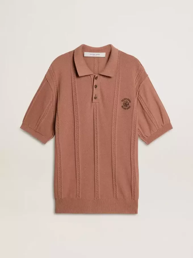 Polo da uomo color mattone con logo ricamato. Polo da uomo color mattone con logo ricamato.