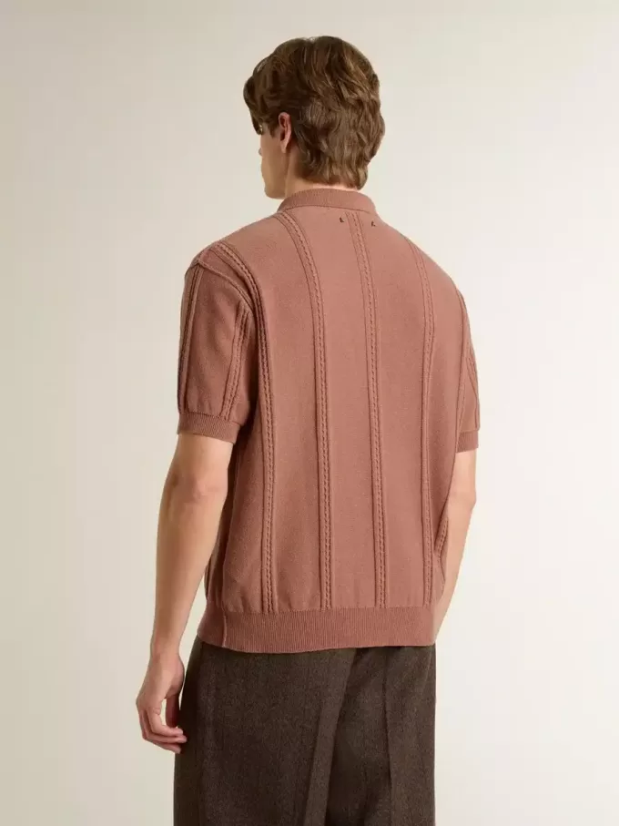 Polo da uomo color mattone con logo ricamato. Polo da uomo color mattone con logo ricamato.