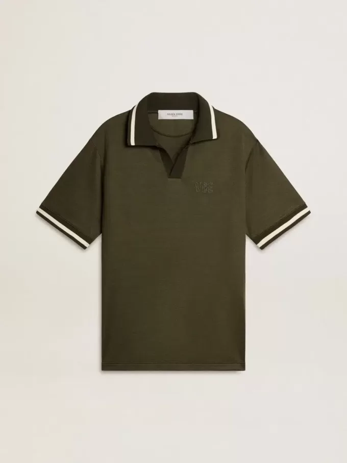 Polo da uomo in jersey verde militare con ricamo Polo da uomo in jersey verde militare con ricamo