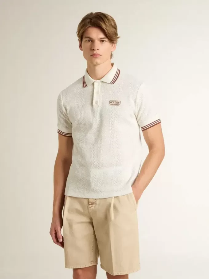 Polo da uomo in maglia traforata bianca con dettagli a righe bordeaux Polo da uomo in maglia traforata bianca con dettagli a righe bordeaux