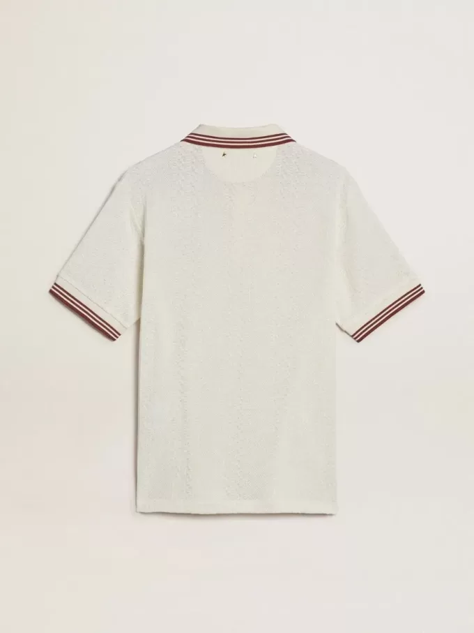 Polo da uomo in maglia traforata bianca con dettagli a righe bordeaux Polo da uomo in maglia traforata bianca con dettagli a righe bordeaux