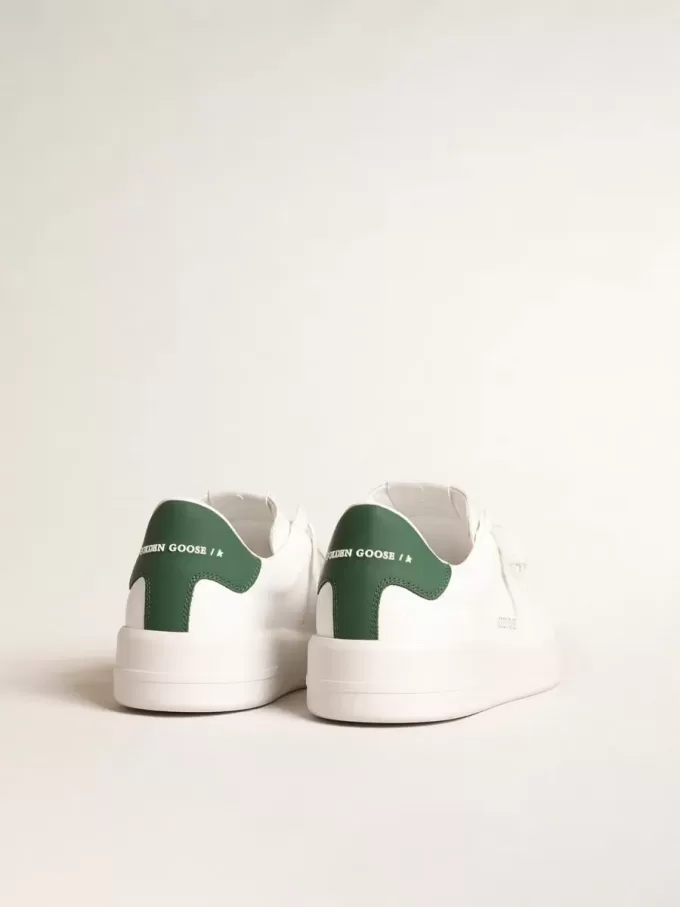 Purestar con stella bianca bio-based e linguetta sul tallone in pelle verde opaco Purestar con stella bianca bio-based e linguetta sul tallone in pelle verde opaco