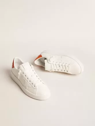 Purestar da donna con stella in pelle bianca e linguetta arancione sul tallone Purestar da donna con stella in pelle bianca e linguetta arancione sul tallone