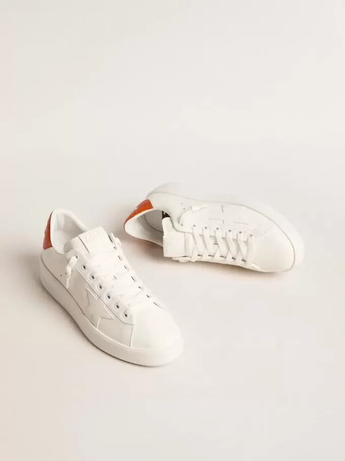 Purestar da donna con stella in pelle bianca e linguetta arancione sul tallone Purestar da donna con stella in pelle bianca e linguetta arancione sul tallone